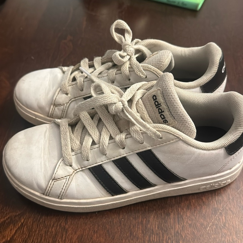 Adidas Grand Court kids size 2
